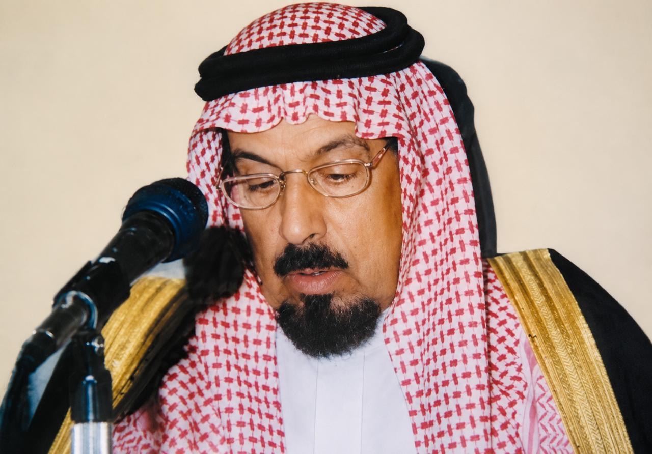 خالد ← عقلا ← حميد ← هزيم ← غالب ← مرسال ← بلهان ← جخيدب ← سمحان ← ضويحي ← مختار ← قريش